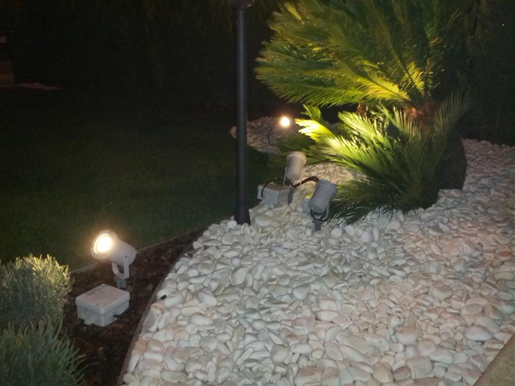 Mavişehirde Villa Bahçe Aydınlatma Montajımız